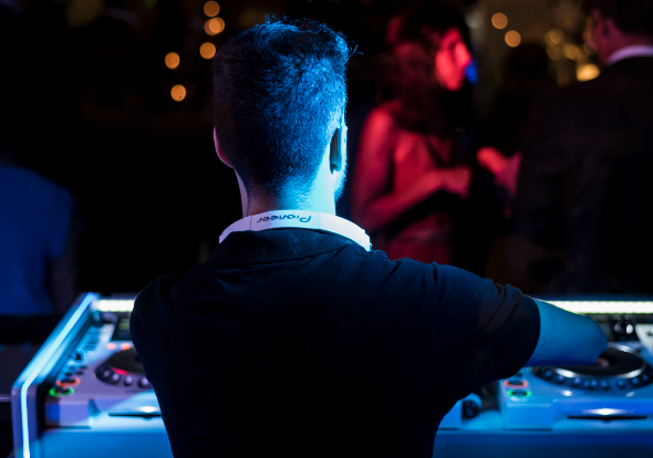 No conviene contratar DJs en portales y directorios de servicios